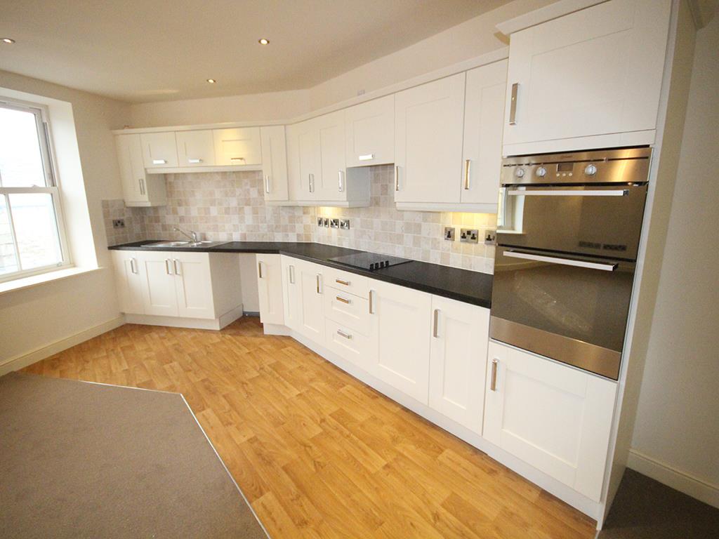 2 bedroom above shop apartment To Let in Barnoldswick - 2016-01-14 10.42.48-1.jpg